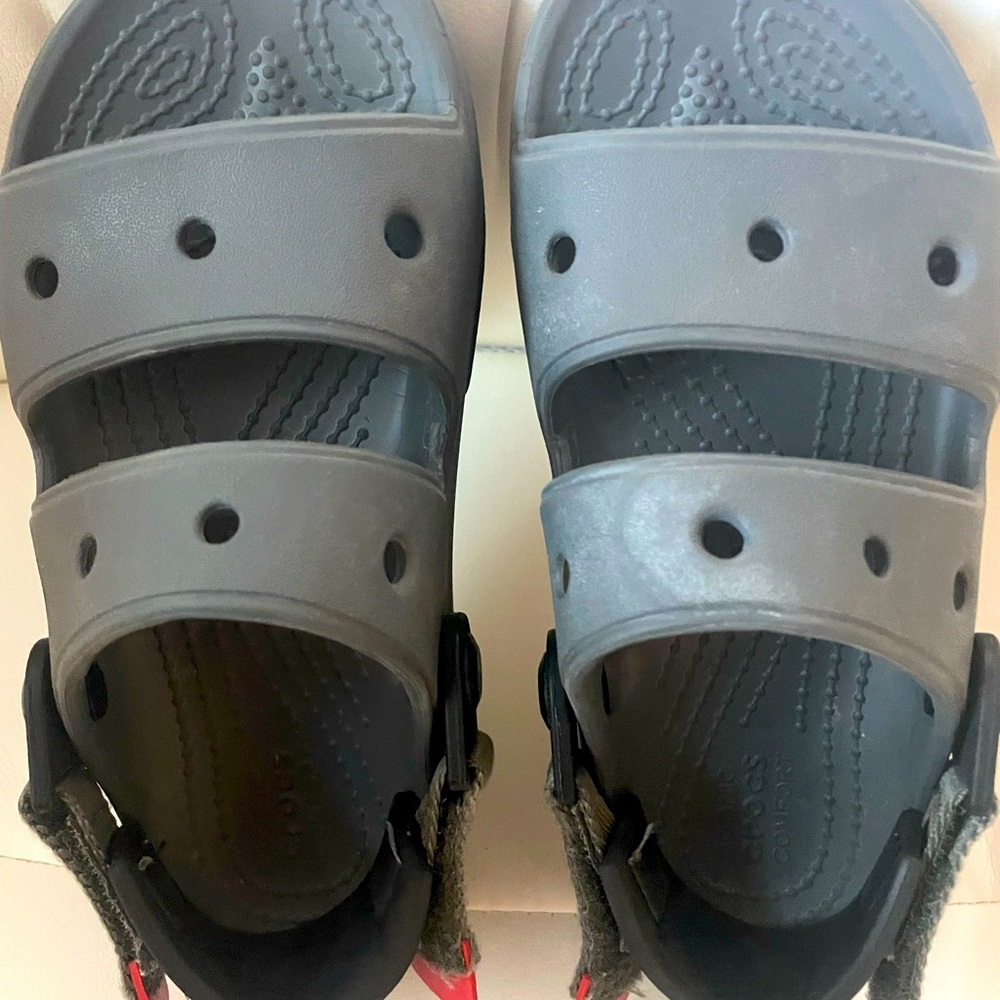 Crocs Size 1 Juvenile - Picture 3 of 5